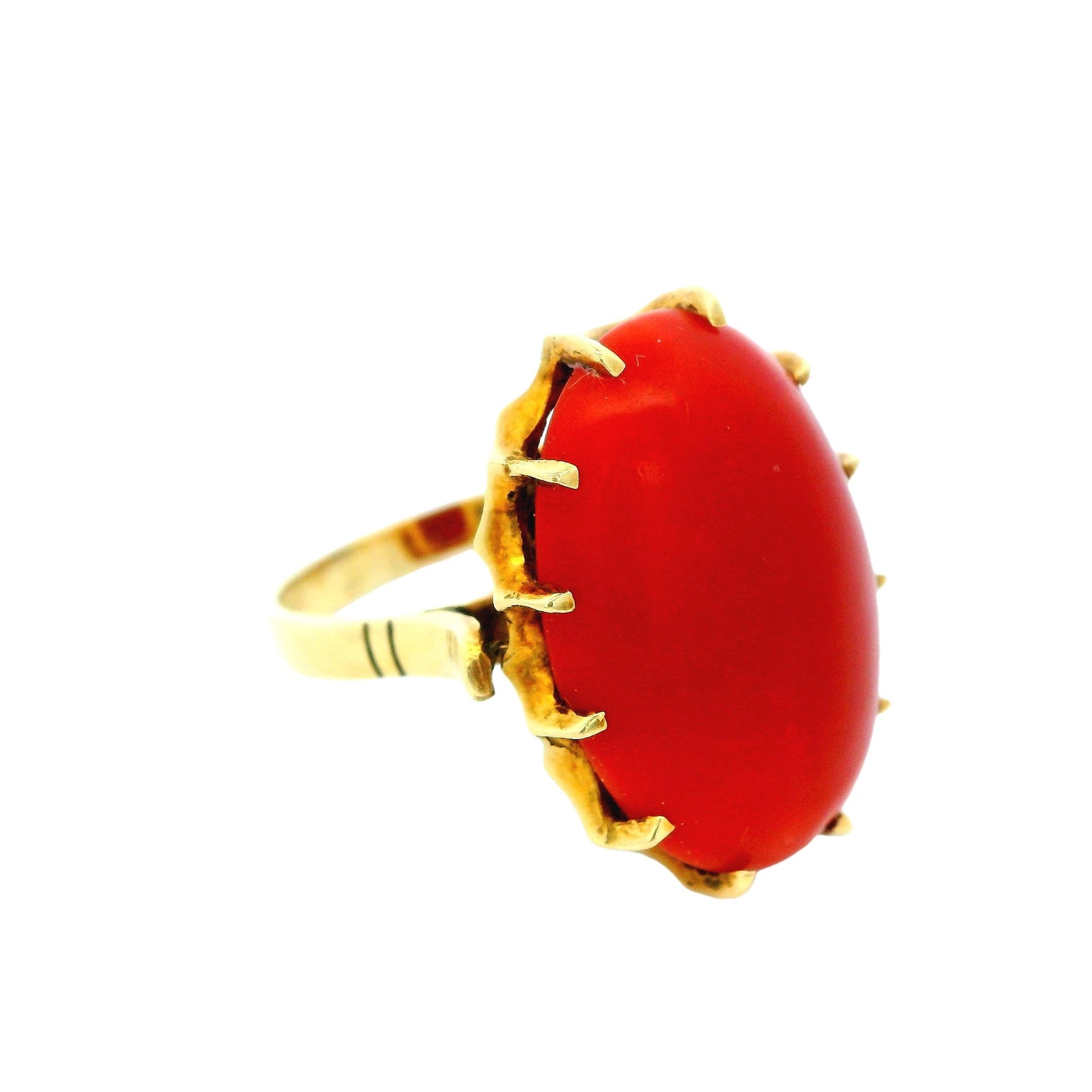 18K Yellow Gold Ring W/10Ct Coral