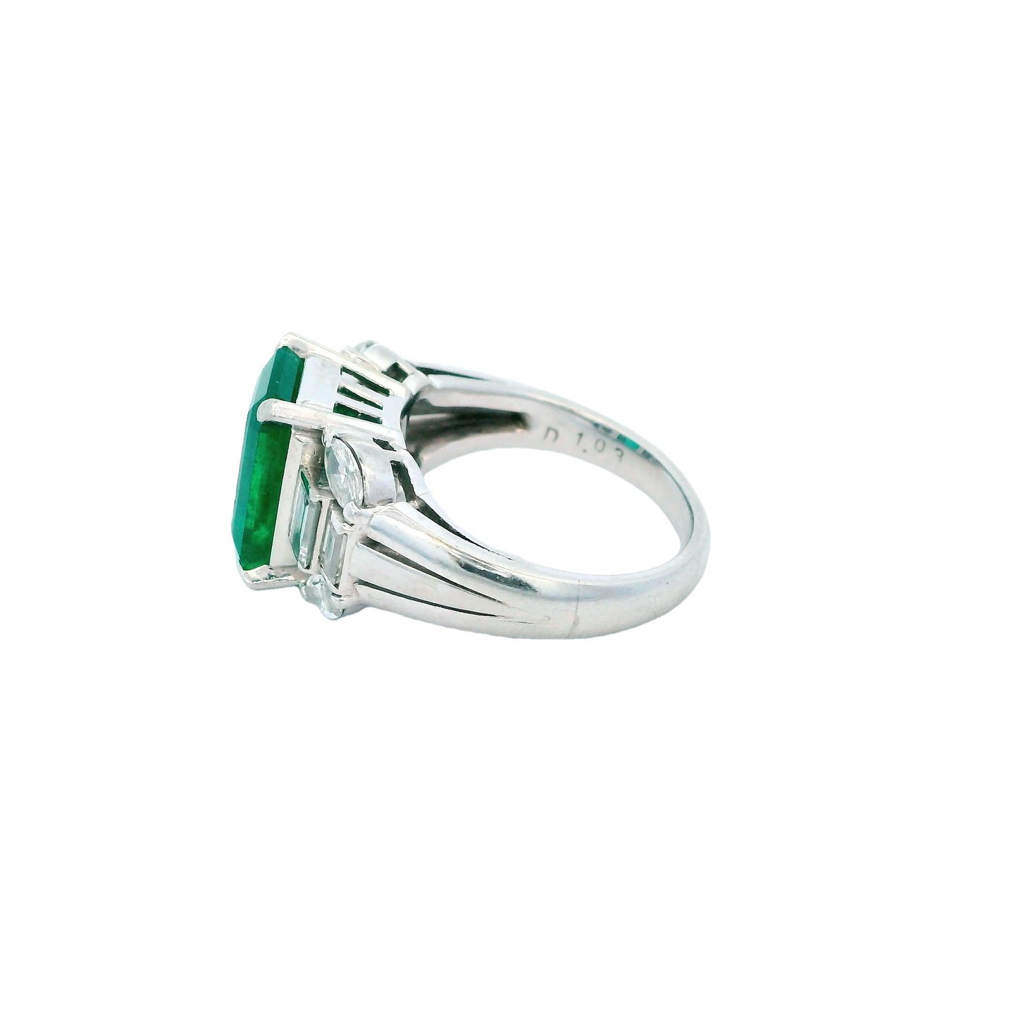 Emerald Solitaire Ring With Diamonds