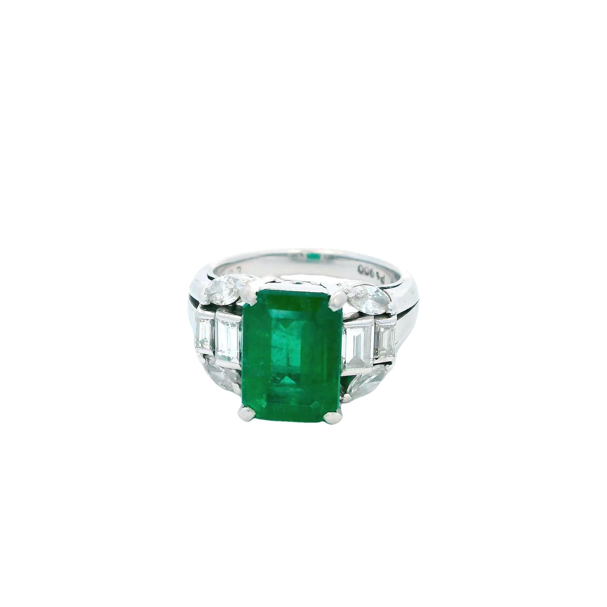 Emerald Solitaire Ring With Diamonds